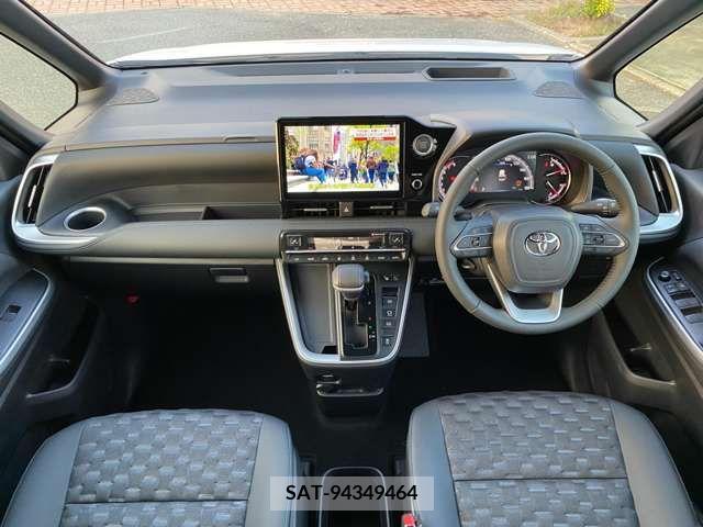 Toyota VOXY 2023-10 255805-19