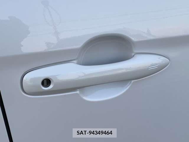 Toyota VOXY 2023-10 255805-17