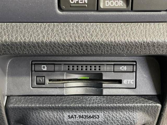 Toyota VOXY 2014-02 289104-8