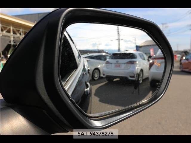 Toyota PRIUS 2021-02 331416-26