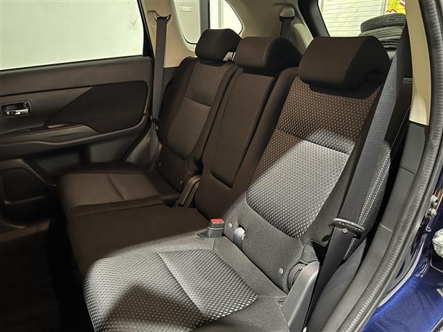 Mitsubishi OUTLANDER 2018-01 3813-15