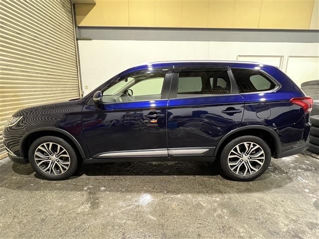 Mitsubishi OUTLANDER 2018-01 3813-7