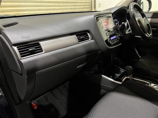 Mitsubishi OUTLANDER 2018-01 3813-9