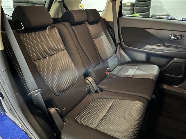 Mitsubishi OUTLANDER 2018-01 3813-13