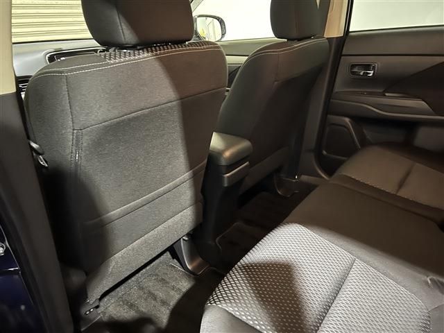Mitsubishi OUTLANDER 2018-01 3813-16