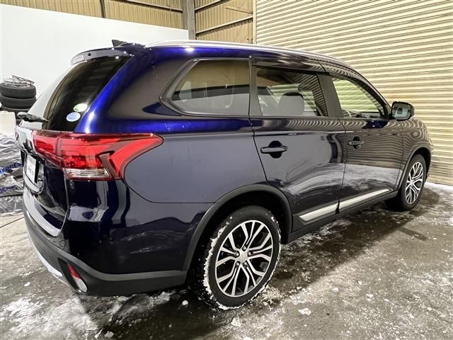 Mitsubishi OUTLANDER 2018-01 3813-4