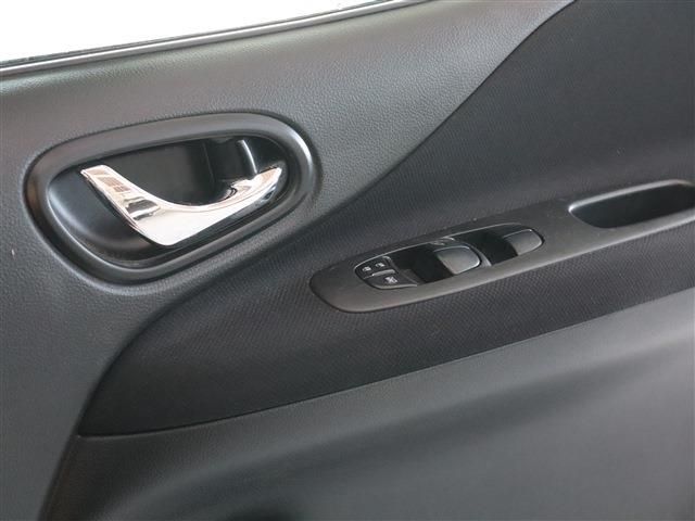 Nissan SERENA 2014-11 28164-23