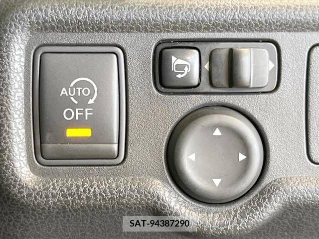 Nissan NOTE 2014-02 302338-7