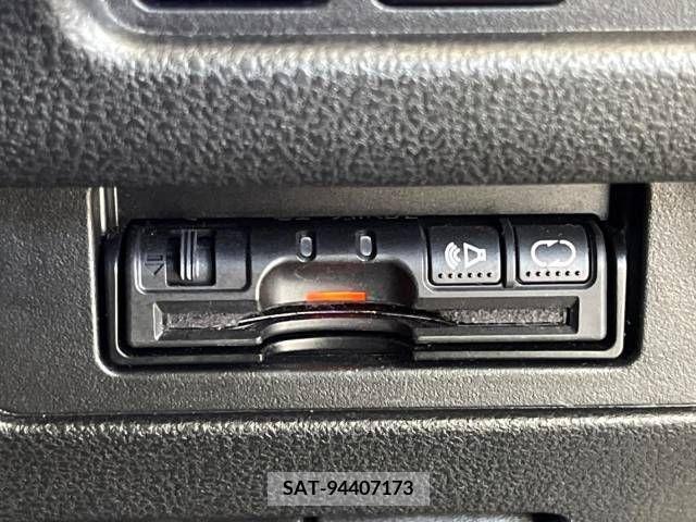 Nissan JUKE 2012-03 251578-4