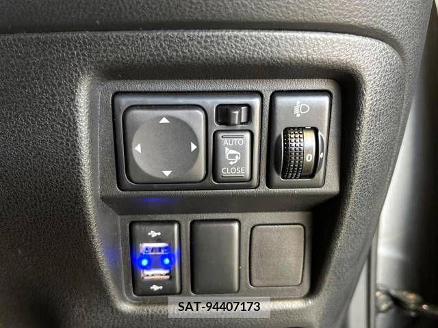 Nissan JUKE 2012-03 251578-7