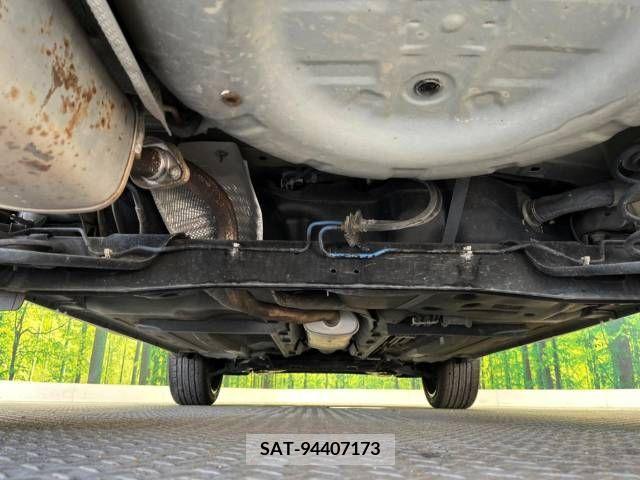 Nissan JUKE 2012-03 251578-19