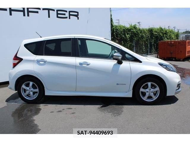 Nissan NOTE 2019-04 329610-7