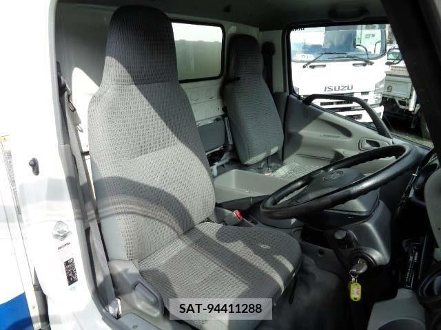 Hino DUTRO 2018-07 359467-4