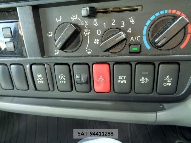 Hino DUTRO 2018-07 359467-6