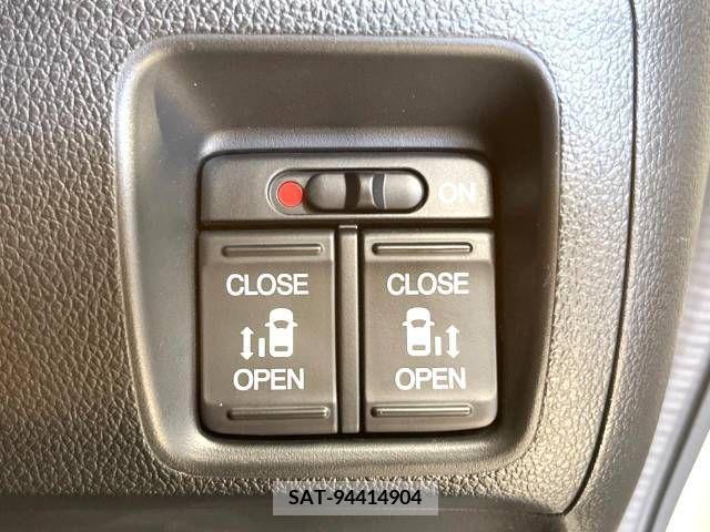 Honda N BOX CUSTOM 2017-05 279087-4