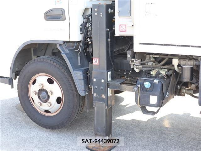 Mitsubishi CANTER 2017-11 357525-12