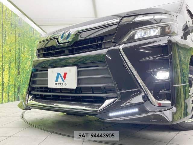 Toyota VOXY HYBRID 2017-07 349491-2