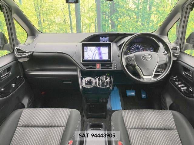 Toyota VOXY HYBRID 2017-07 349491-1