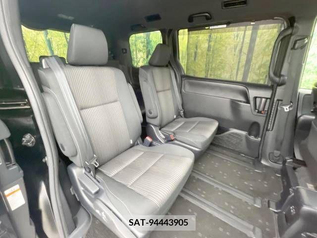 Toyota VOXY HYBRID 2017-07 349491-8