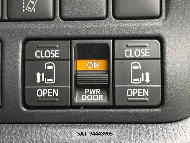 Toyota VOXY HYBRID 2017-07 349491-6