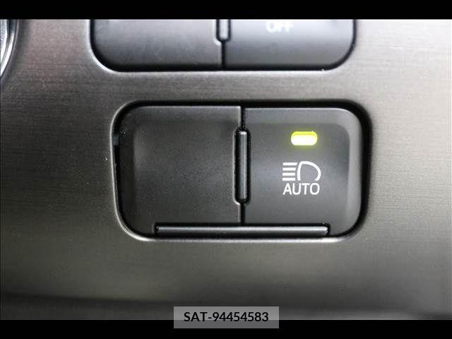 Toyota PRIUS PHV 2019-06 386153-16