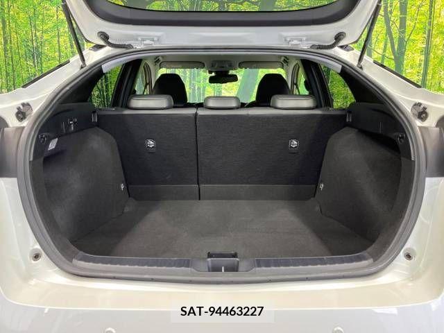 Toyota PRIUS 2018-02 210252-11