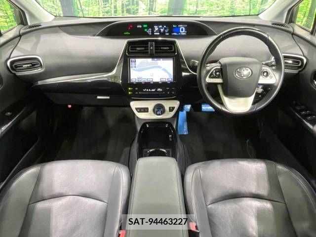 Toyota PRIUS 2018-02 210252-1