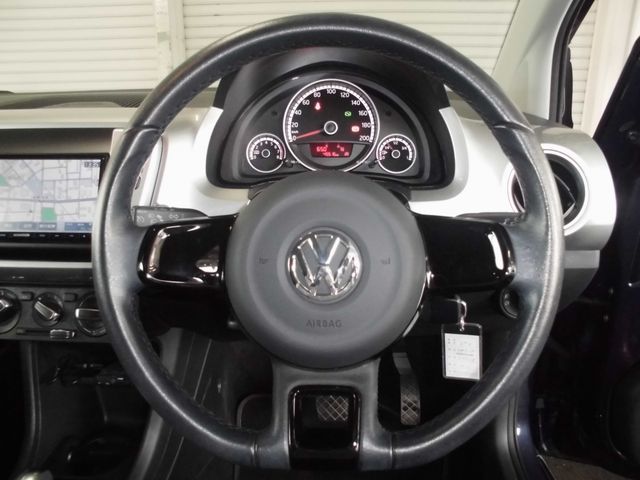 VolksWagen UP! 2015-10 13283-11