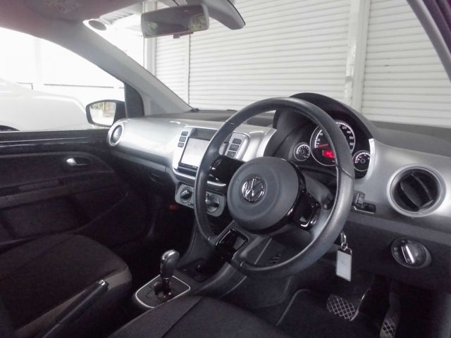 VolksWagen UP! 2015-10 13283-7