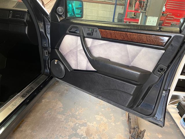 Mercedes Benz E-CLASS 1995-06 21669-6