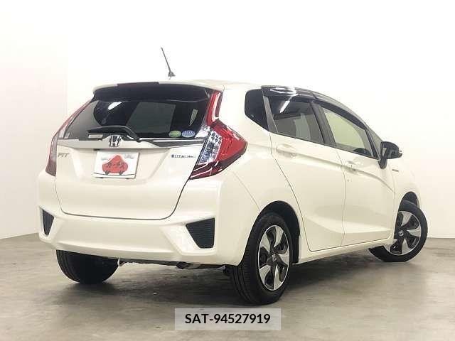 Honda FIT HYBRID 2016-01 270416-2