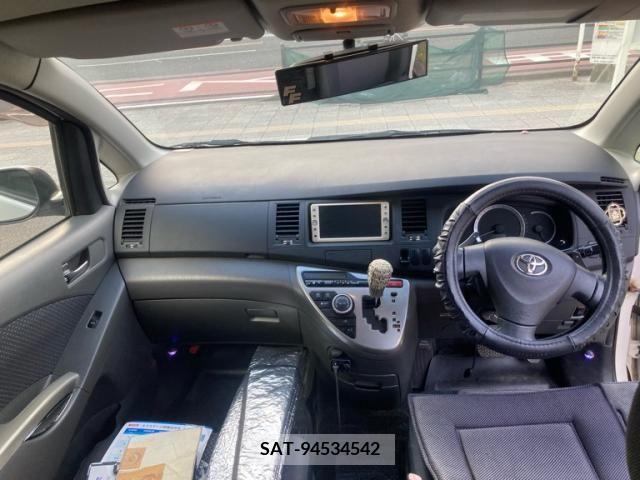 Toyota ISIS 2007-11 391474-15