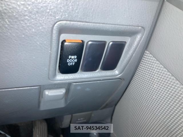 Toyota ISIS 2007-11 391474-23