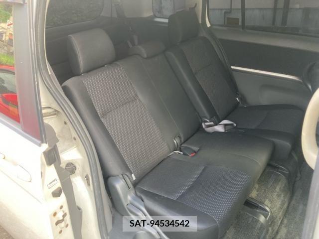 Toyota ISIS 2007-11 391474-14