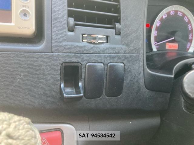 Toyota ISIS 2007-11 391474-21