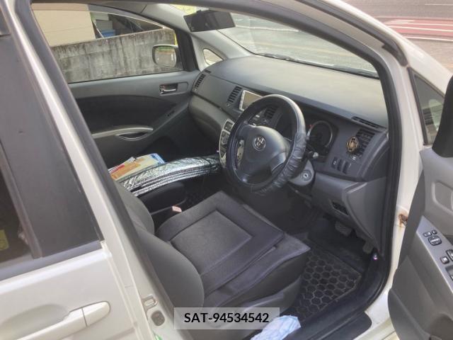 Toyota ISIS 2007-11 391474-12