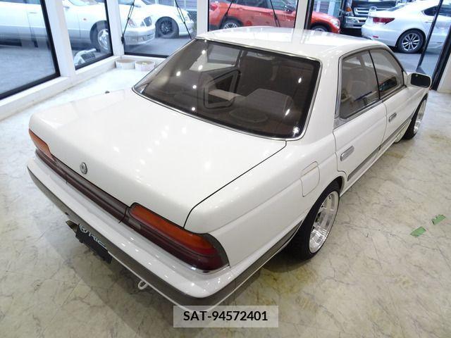 Nissan LAUREL 1990-06 237108-10