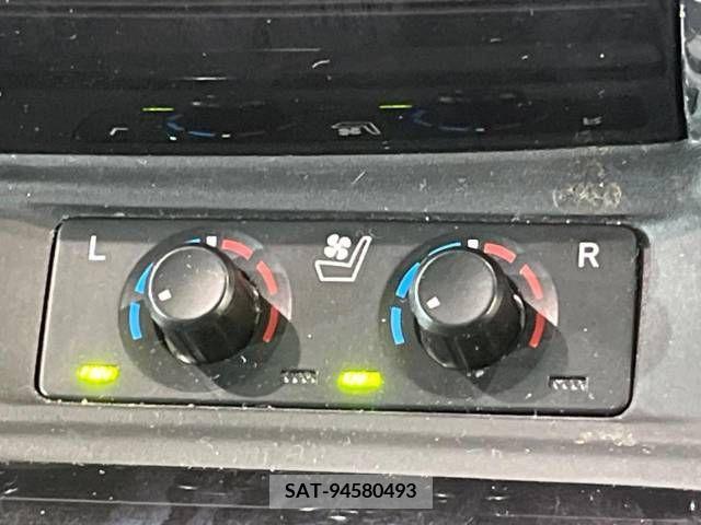 Toyota VELLFIRE 2018-04 369697-7