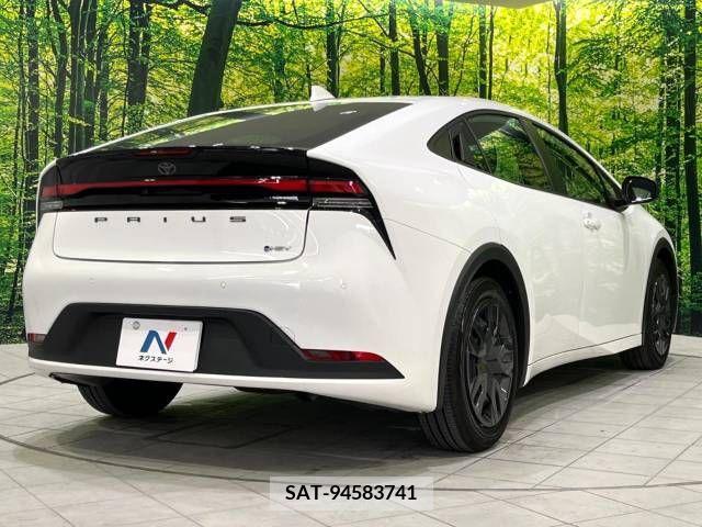 Toyota PRIUS 2023-04 282091-17