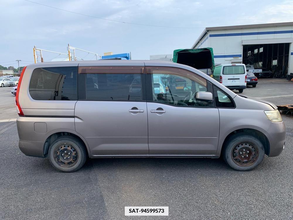 Nissan SERENA 2018-12 334613-5