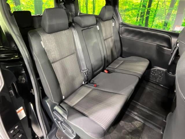 Toyota VOXY 2019-03 180570-9