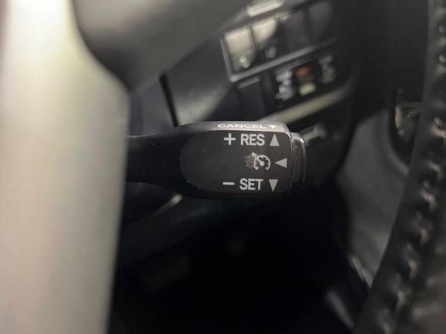 Toyota VOXY 2019-03 180570-6