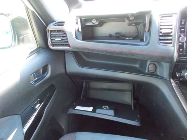 Nissan SERENA 2018-07 3605-5