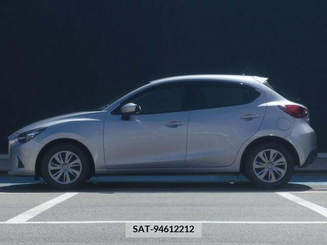 Mazda DEMIO 2017-04 301896-15