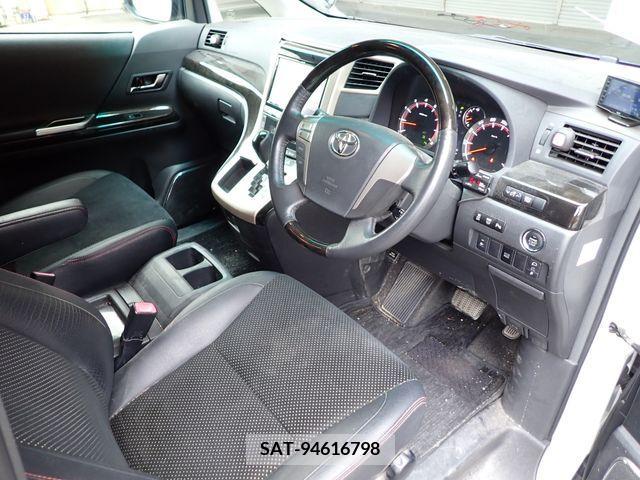 Toyota VELLFIRE 2014-02 379830-1