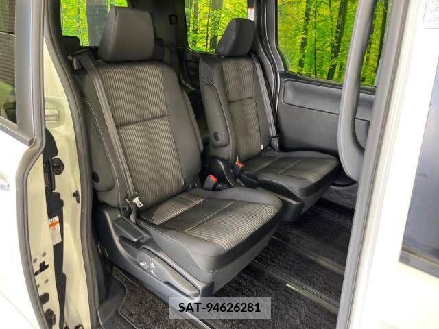 Toyota VOXY 2019-04 289233-9