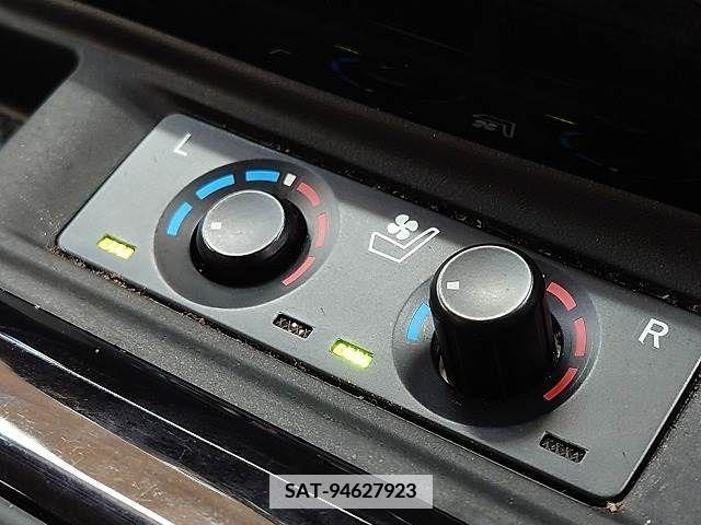 Toyota ALPHARD 2018-04 355433-4