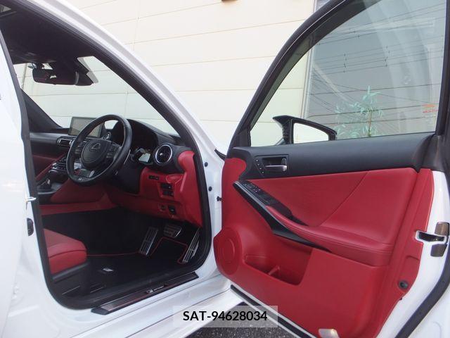 Lexus IS 2021-02 246583-25