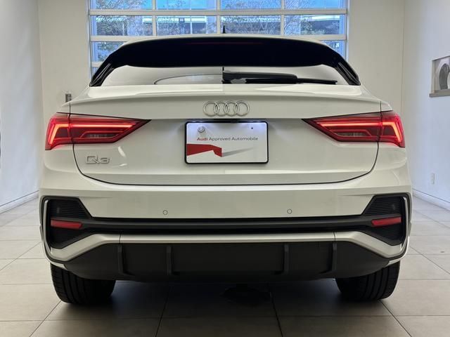 Audi Q3 2021-12 11470-3