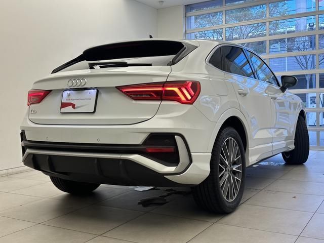 Audi Q3 2021-12 11470-1